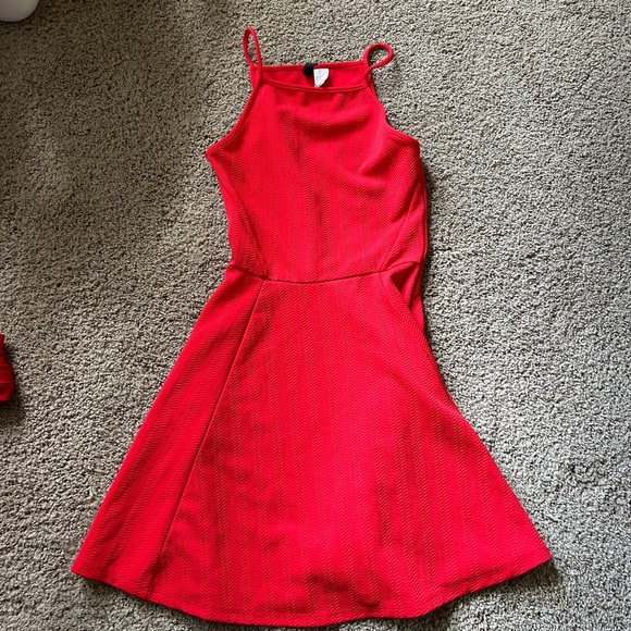 H&M red textured high neck flounce skirt mini dress - Picture 2 of 7